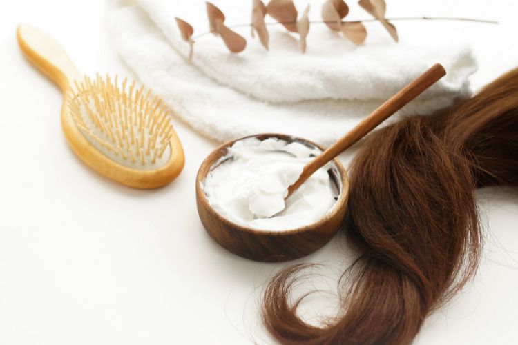 Cara menbalkan rambut dengan bahan alami
